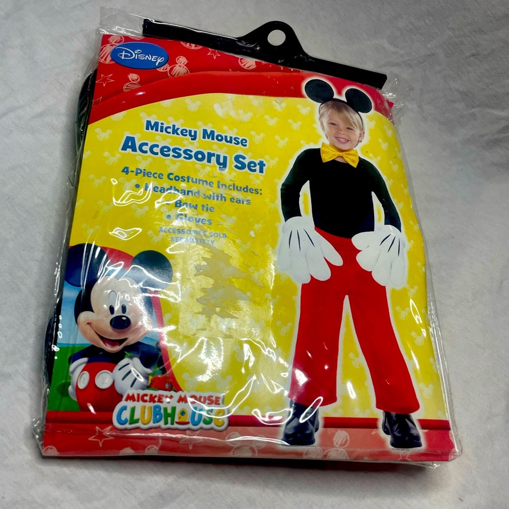 NEW Mickey Mouse Dress Up Accessories, Hands, Bow Tie and Ears Included!